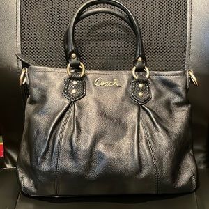 ⬇️ Price Drop! Cute Little Coach Hand Bag!